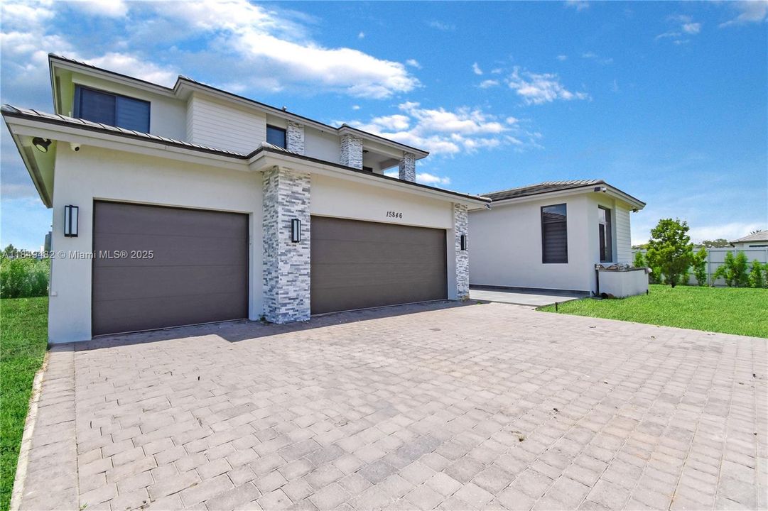 For Sale: $3,970,000 (6 beds, 4 baths, 5216 Square Feet)