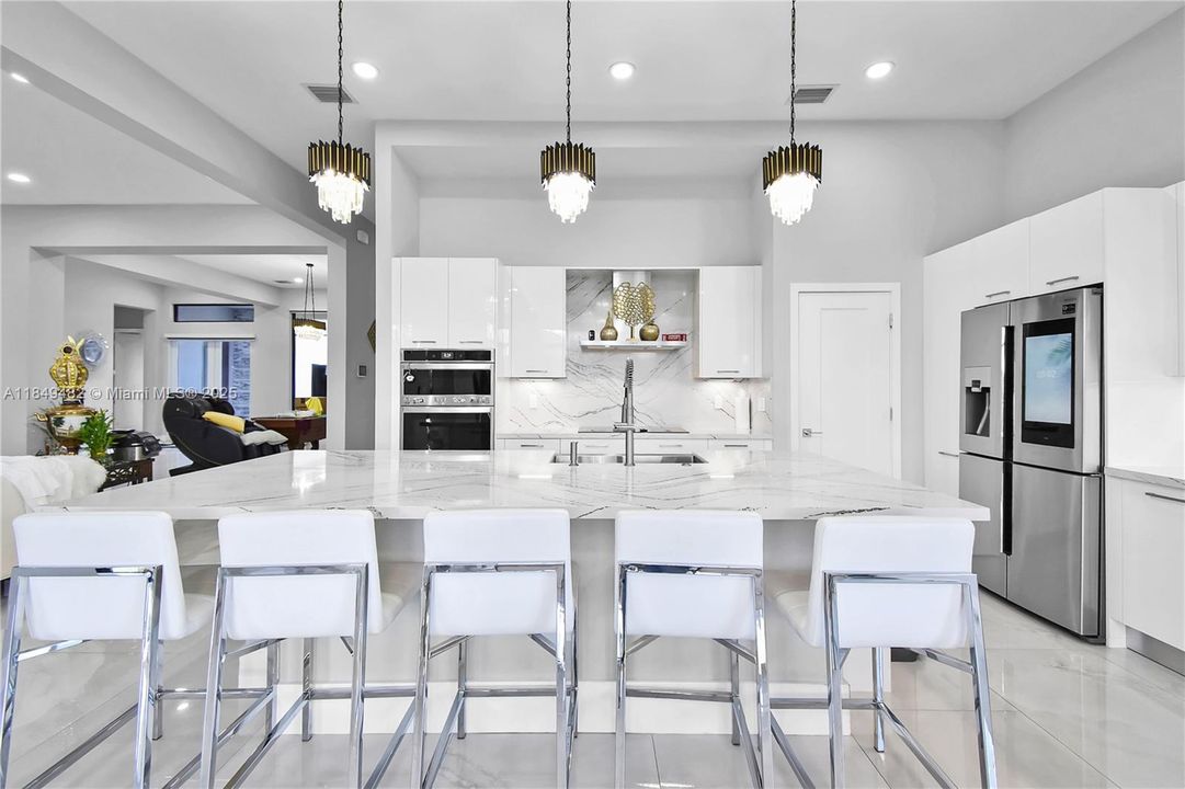 For Sale: $3,970,000 (6 beds, 4 baths, 5216 Square Feet)