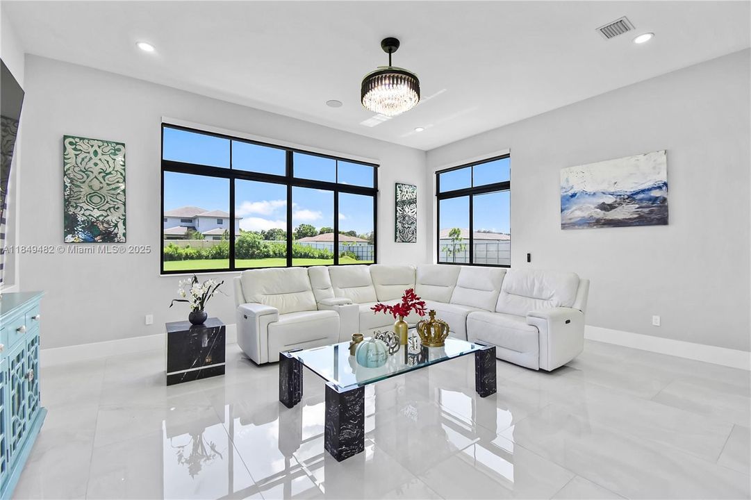 For Sale: $3,970,000 (6 beds, 4 baths, 5216 Square Feet)