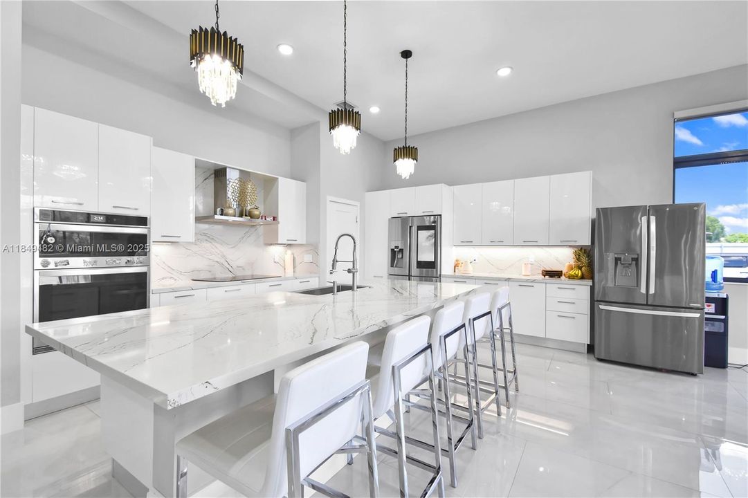 For Sale: $3,970,000 (6 beds, 4 baths, 5216 Square Feet)