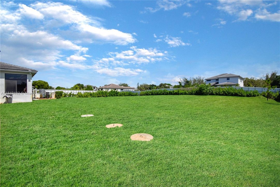 For Sale: $3,970,000 (6 beds, 4 baths, 5216 Square Feet)