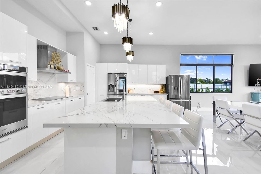 For Sale: $3,970,000 (6 beds, 4 baths, 5216 Square Feet)