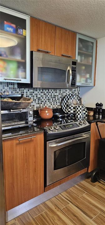 For Sale: $397,500 (1 beds, 1 baths, 839 Square Feet)