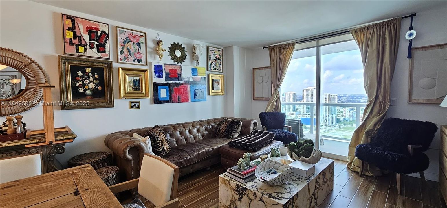 For Sale: $397,500 (1 beds, 1 baths, 839 Square Feet)