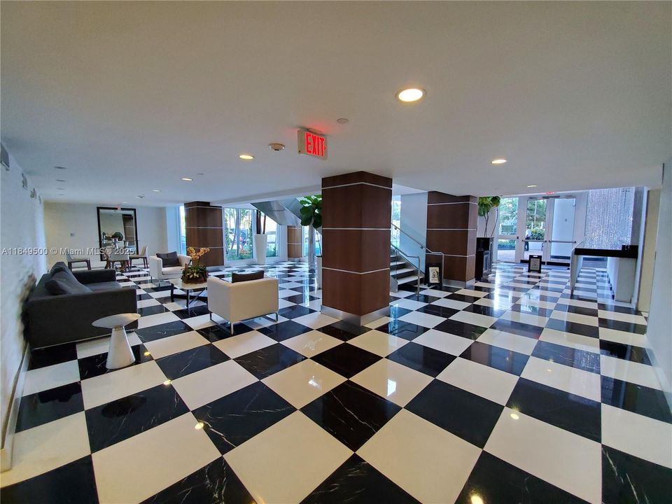 For Sale: $397,500 (1 beds, 1 baths, 839 Square Feet)