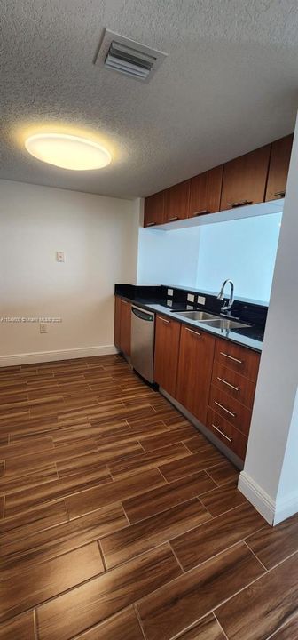 For Sale: $397,500 (1 beds, 1 baths, 839 Square Feet)