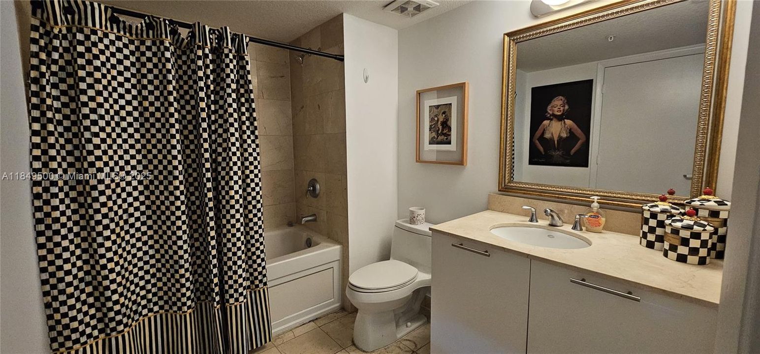 For Sale: $397,500 (1 beds, 1 baths, 839 Square Feet)