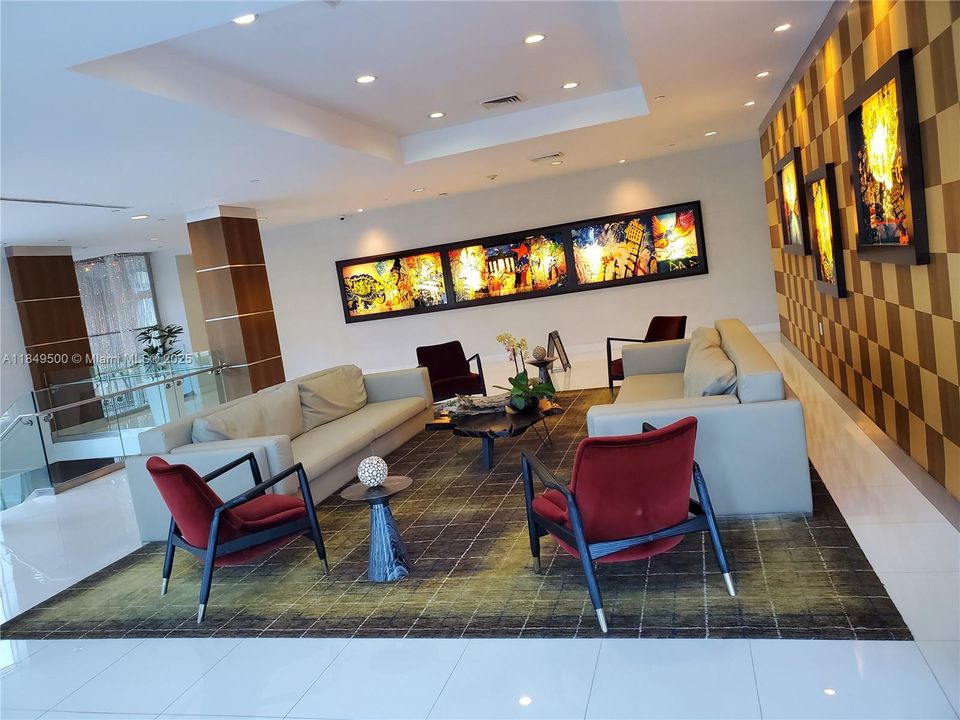 For Sale: $397,500 (1 beds, 1 baths, 839 Square Feet)