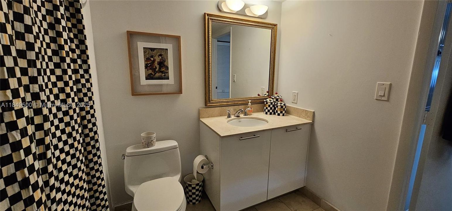 For Sale: $397,500 (1 beds, 1 baths, 839 Square Feet)