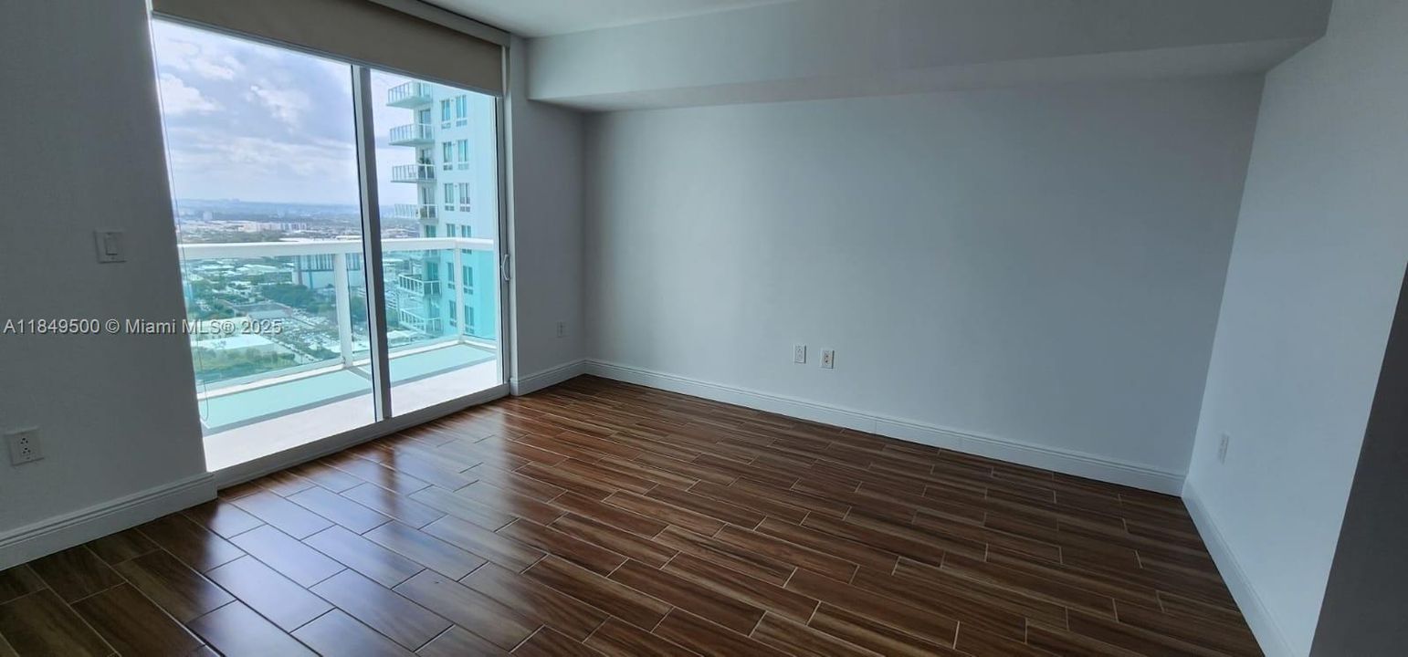 For Sale: $397,500 (1 beds, 1 baths, 839 Square Feet)