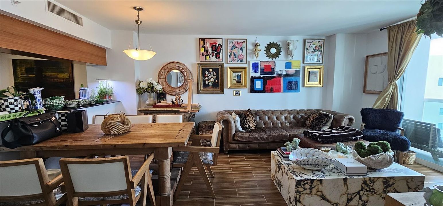 For Sale: $397,500 (1 beds, 1 baths, 839 Square Feet)