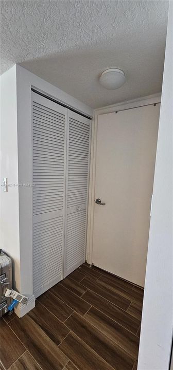 For Sale: $397,500 (1 beds, 1 baths, 839 Square Feet)