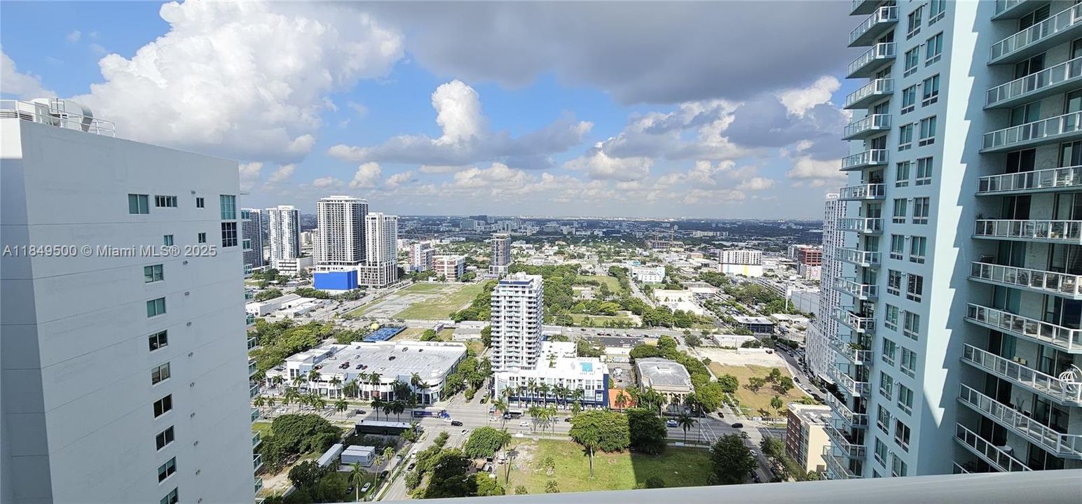 For Sale: $397,500 (1 beds, 1 baths, 839 Square Feet)