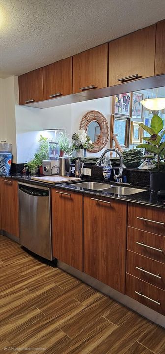 For Sale: $397,500 (1 beds, 1 baths, 839 Square Feet)