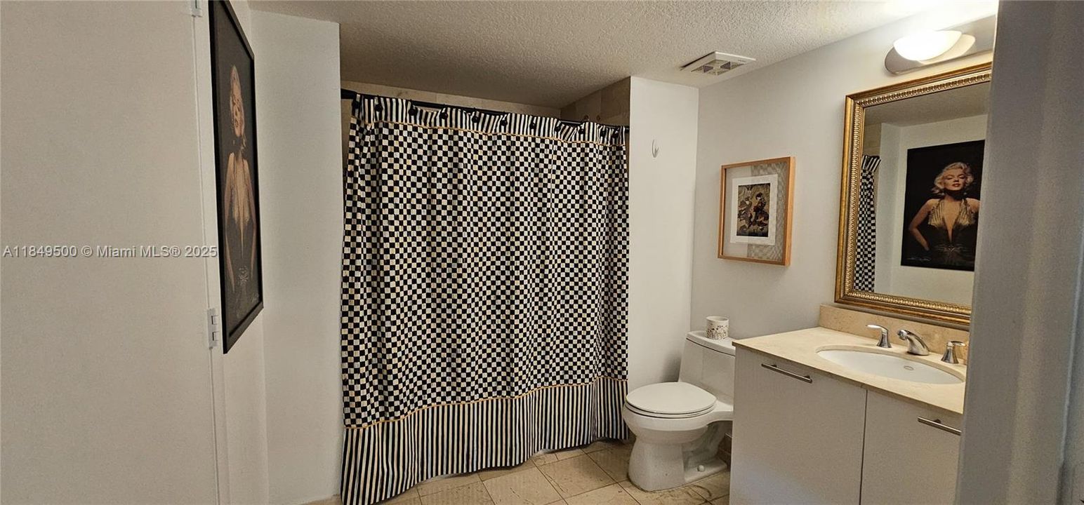 For Sale: $397,500 (1 beds, 1 baths, 839 Square Feet)