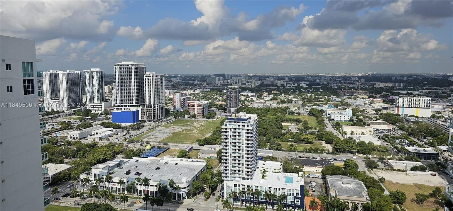 For Sale: $397,500 (1 beds, 1 baths, 839 Square Feet)