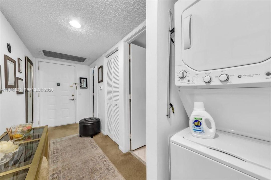 For Sale: $119,990 (1 beds, 1 baths, 525 Square Feet)