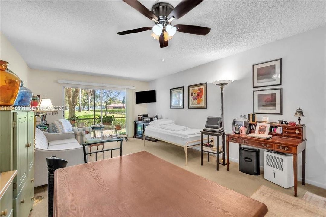 For Sale: $119,990 (1 beds, 1 baths, 525 Square Feet)