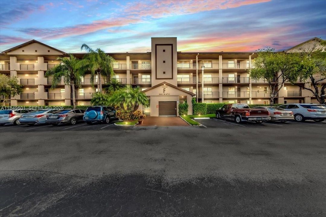 For Sale: $119,990 (1 beds, 1 baths, 525 Square Feet)