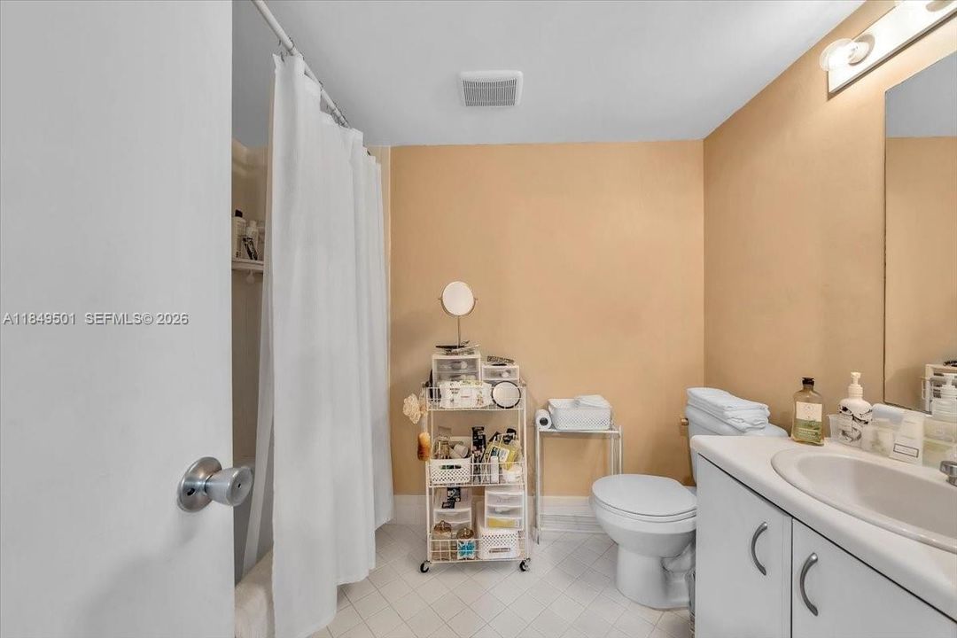 For Sale: $119,990 (1 beds, 1 baths, 525 Square Feet)