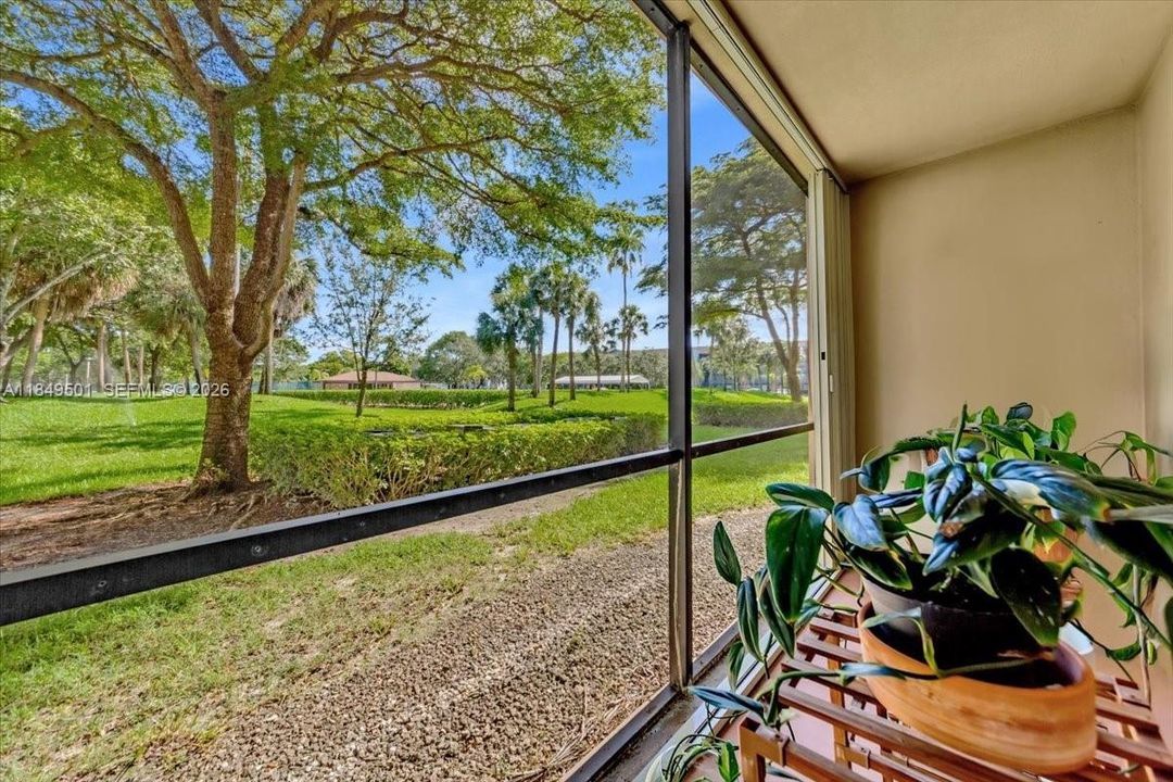 For Sale: $119,990 (1 beds, 1 baths, 525 Square Feet)