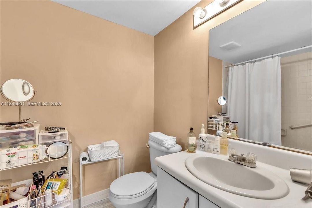 For Sale: $119,990 (1 beds, 1 baths, 525 Square Feet)