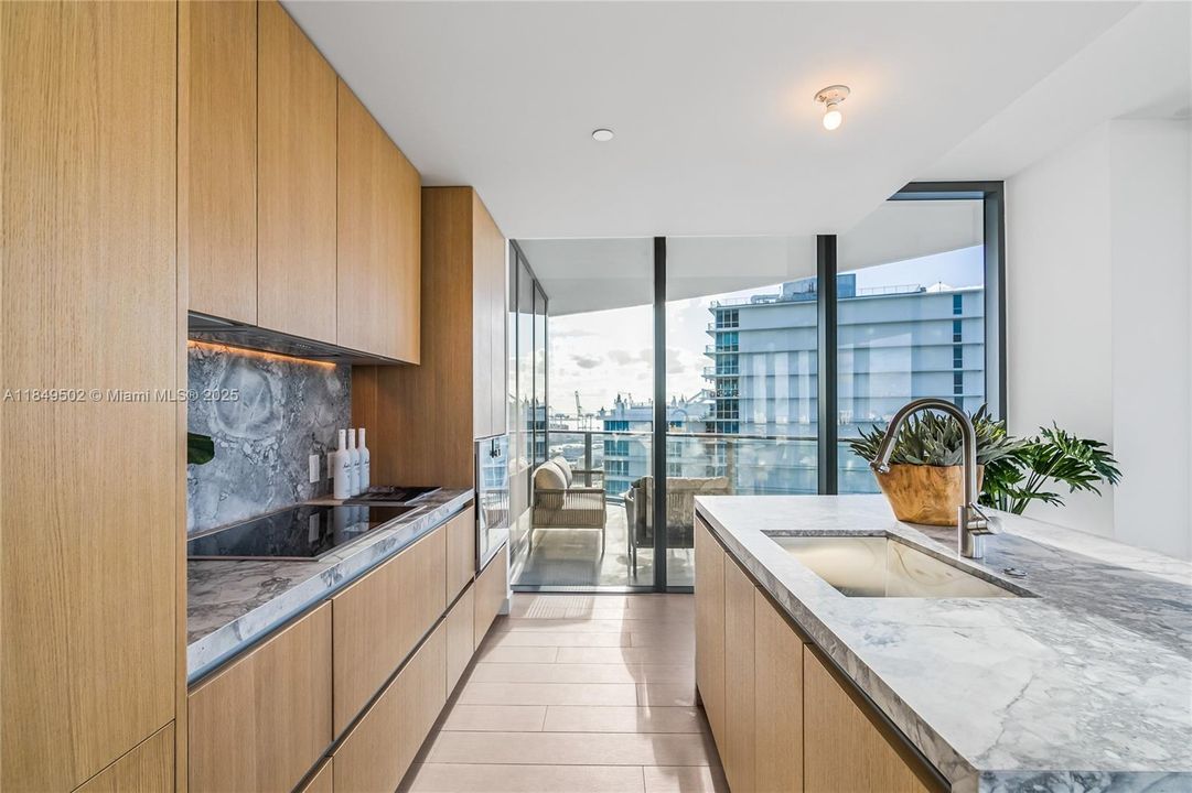 For Sale: $3,345,000 (2 beds, 2 baths, 1389 Square Feet)