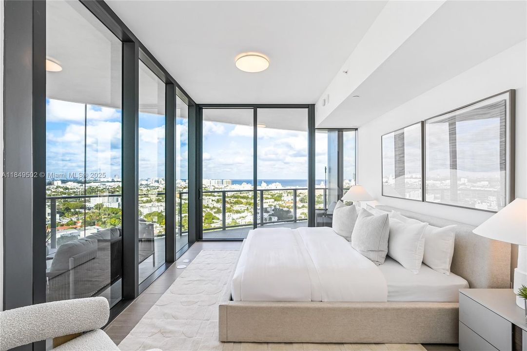 For Sale: $3,345,000 (2 beds, 2 baths, 1389 Square Feet)