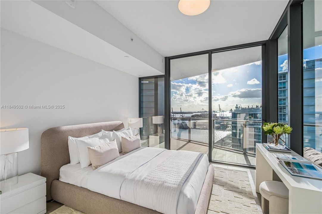 For Sale: $3,345,000 (2 beds, 2 baths, 1389 Square Feet)