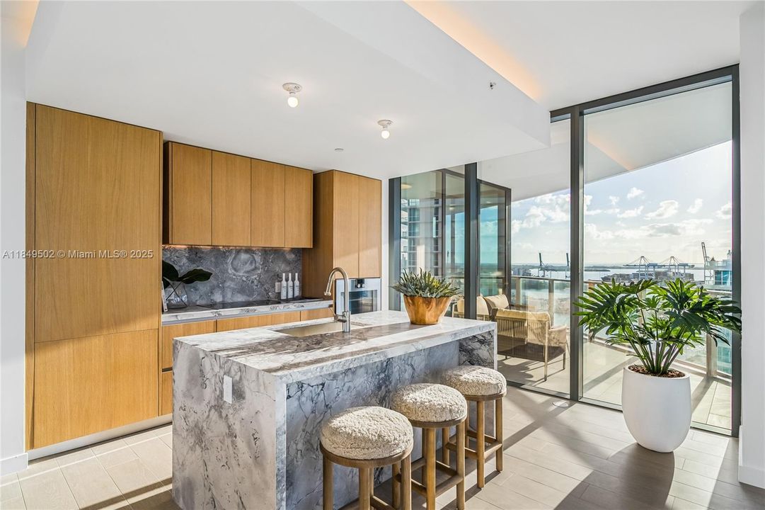 For Sale: $3,345,000 (2 beds, 2 baths, 1389 Square Feet)