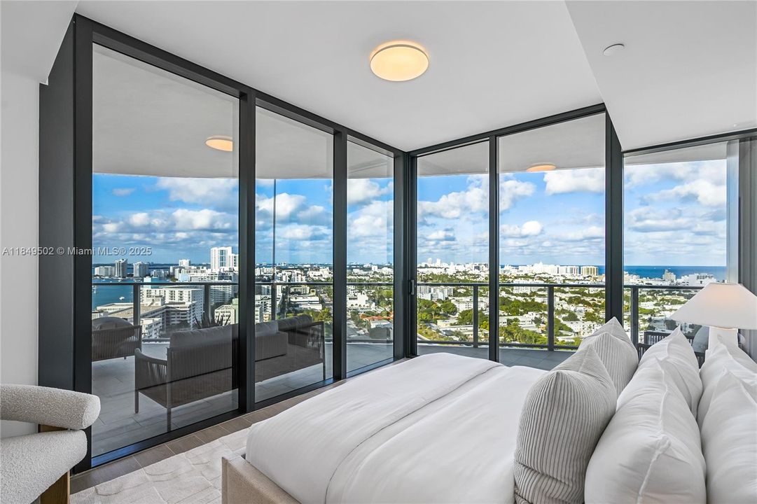 For Sale: $3,345,000 (2 beds, 2 baths, 1389 Square Feet)