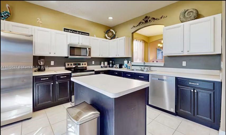 待售: $760,000 (7 贝兹, 5 浴室, 2834 平方英尺)