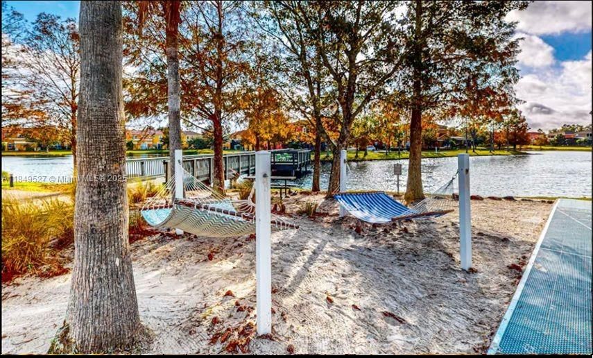 待售: $760,000 (7 贝兹, 5 浴室, 2834 平方英尺)