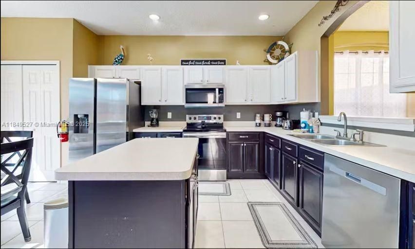 待售: $760,000 (7 贝兹, 5 浴室, 2834 平方英尺)