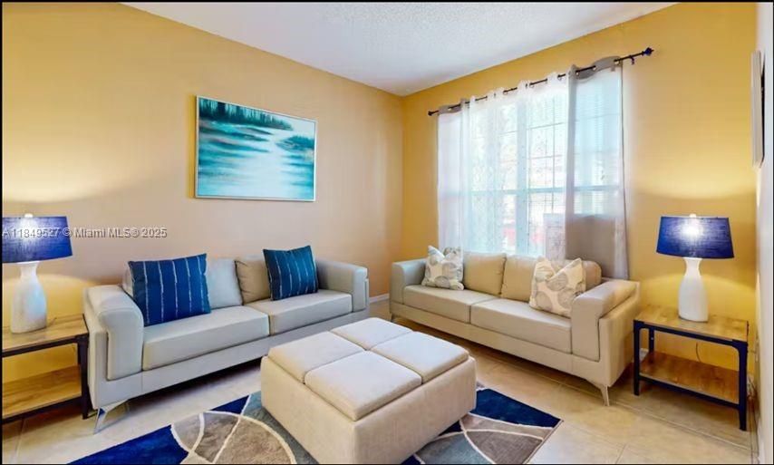 待售: $760,000 (7 贝兹, 5 浴室, 2834 平方英尺)