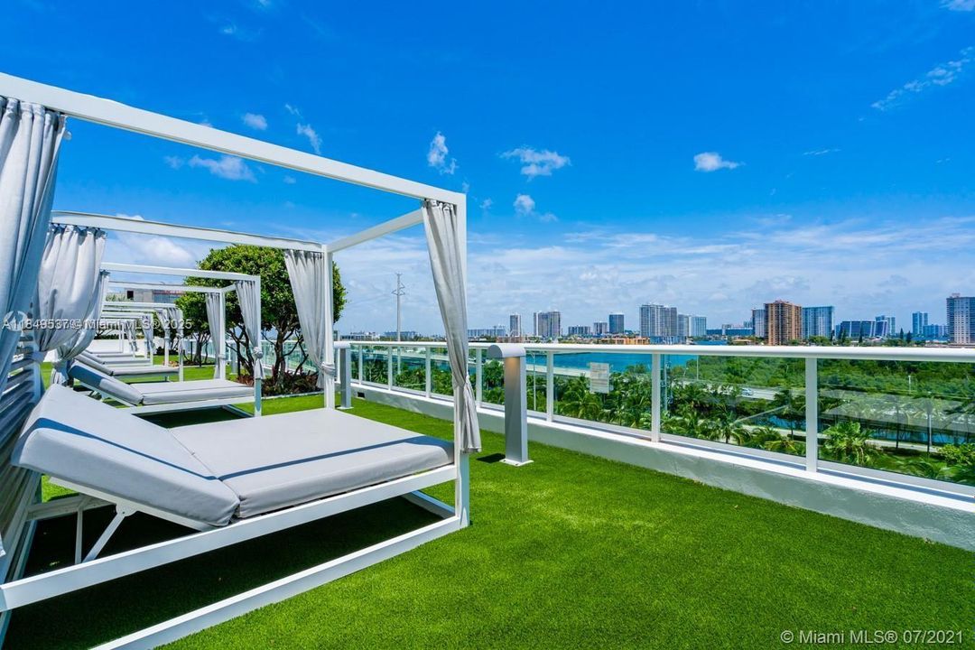 For Sale: $1,194,000 (3 beds, 2 baths, 1705 Square Feet)