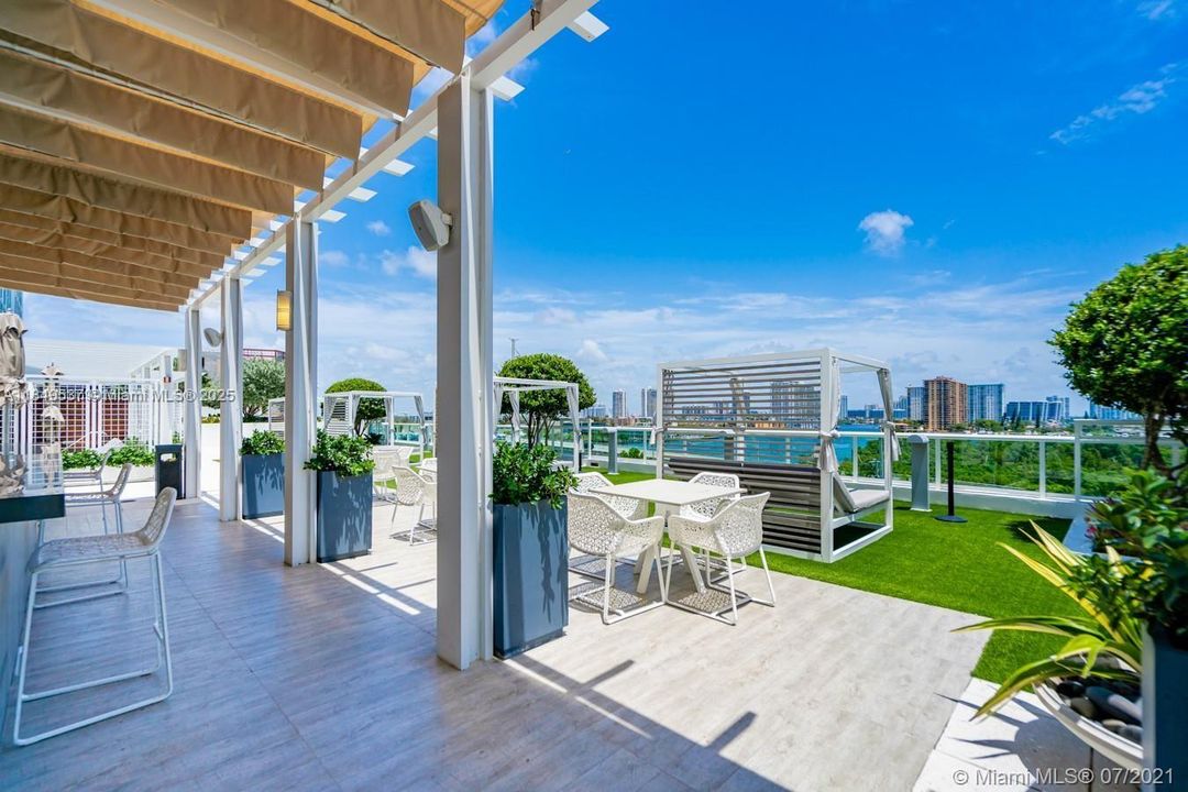 For Sale: $1,194,000 (3 beds, 2 baths, 1705 Square Feet)