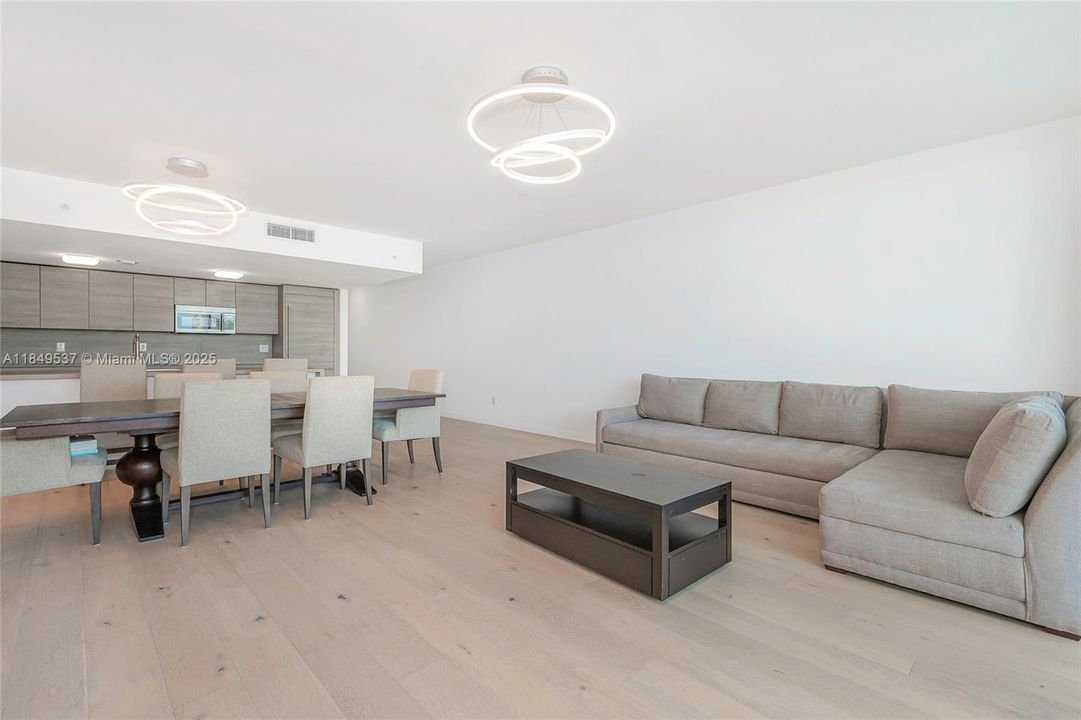 For Sale: $1,194,000 (3 beds, 2 baths, 1705 Square Feet)