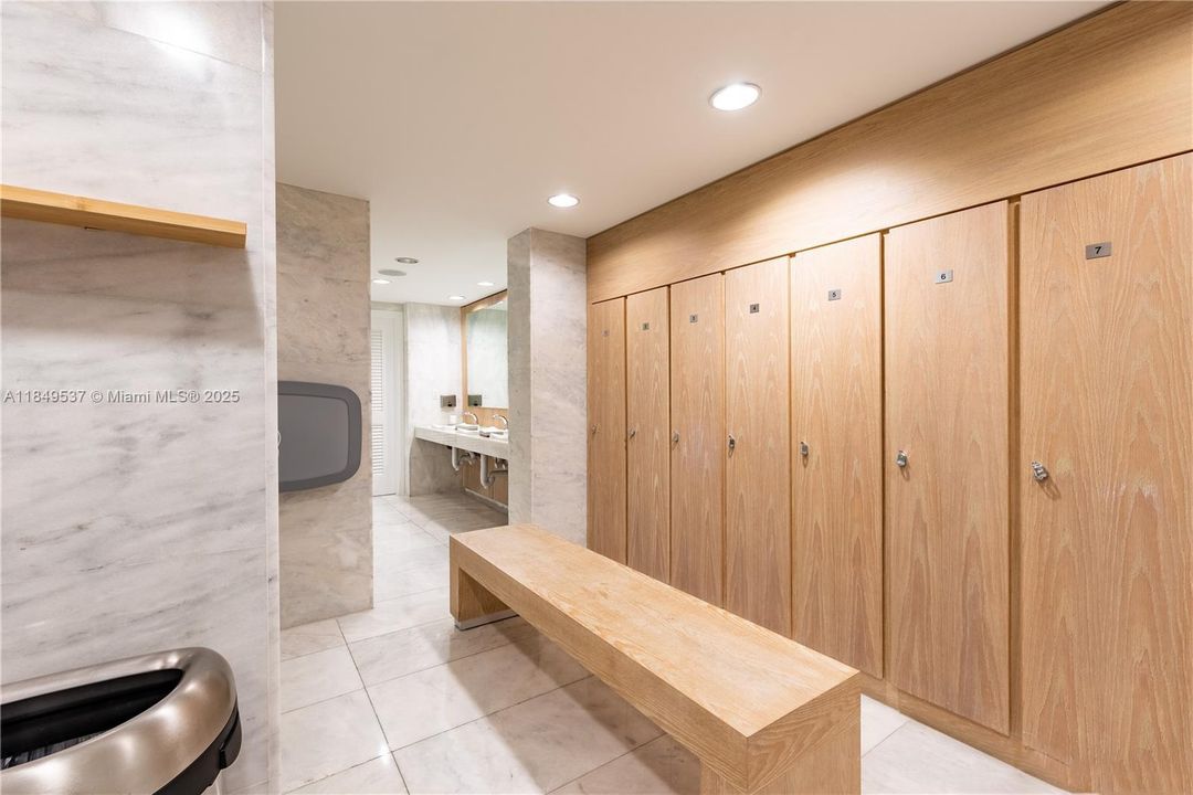 For Sale: $1,194,000 (3 beds, 2 baths, 1705 Square Feet)