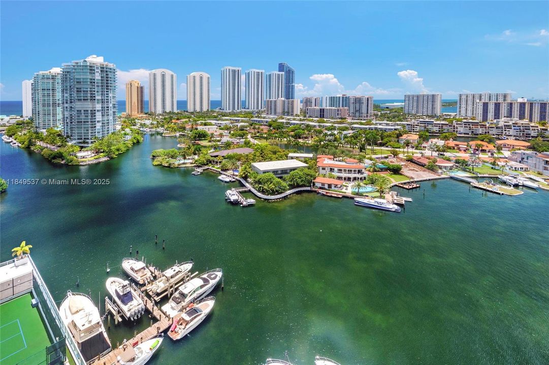 For Sale: $1,194,000 (3 beds, 2 baths, 1705 Square Feet)