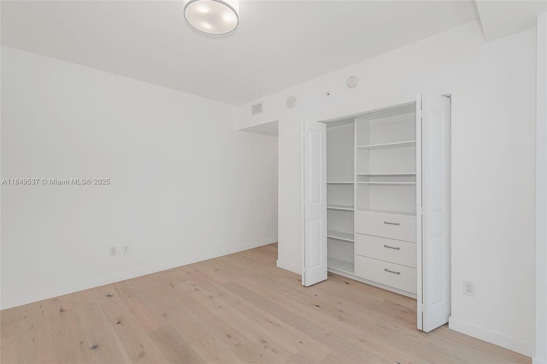 For Sale: $1,194,000 (3 beds, 2 baths, 1705 Square Feet)