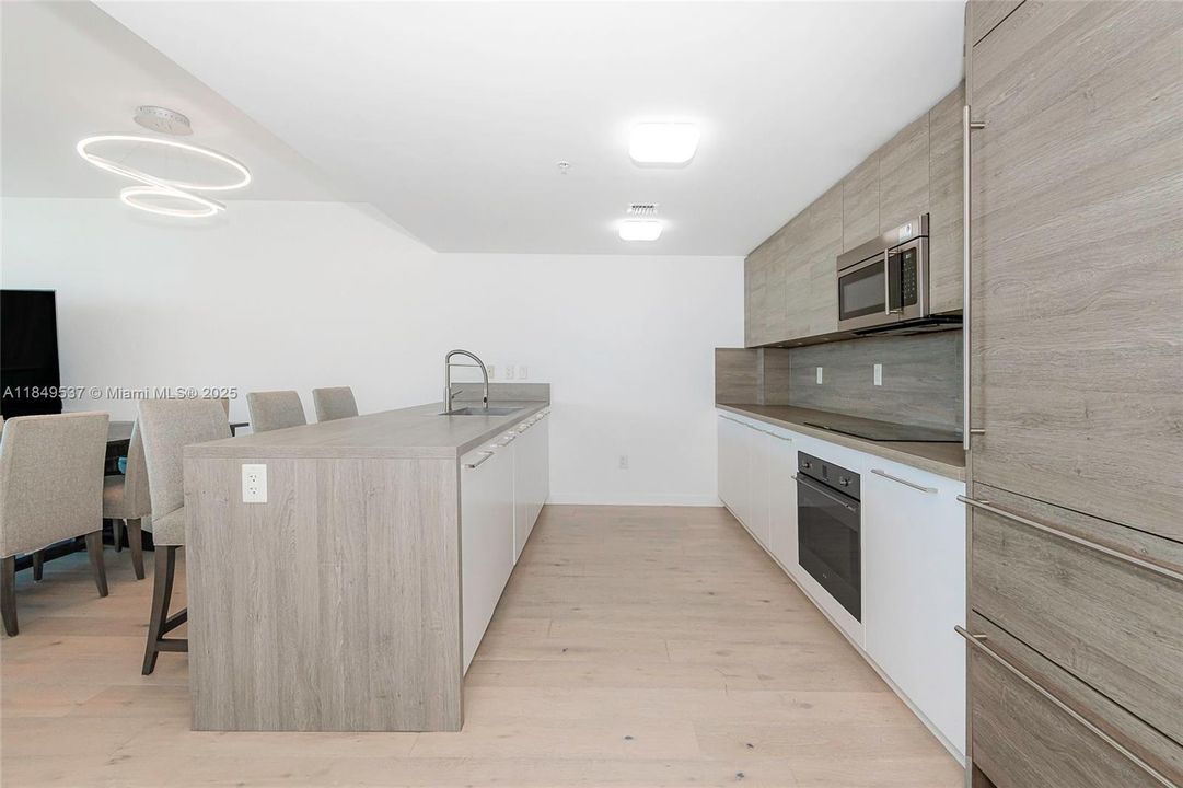 For Sale: $1,194,000 (3 beds, 2 baths, 1705 Square Feet)