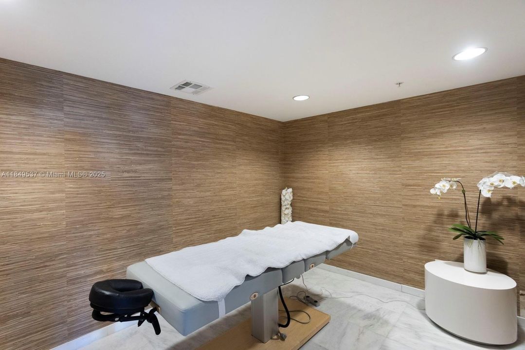 For Sale: $1,194,000 (3 beds, 2 baths, 1705 Square Feet)