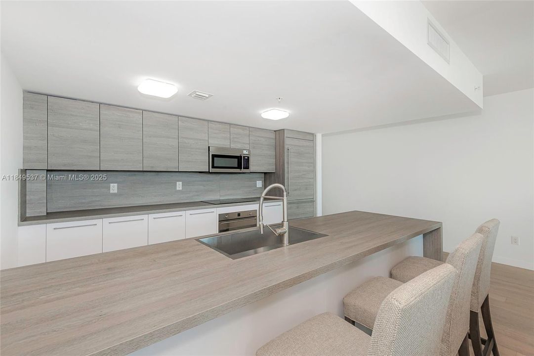 For Sale: $1,194,000 (3 beds, 2 baths, 1705 Square Feet)