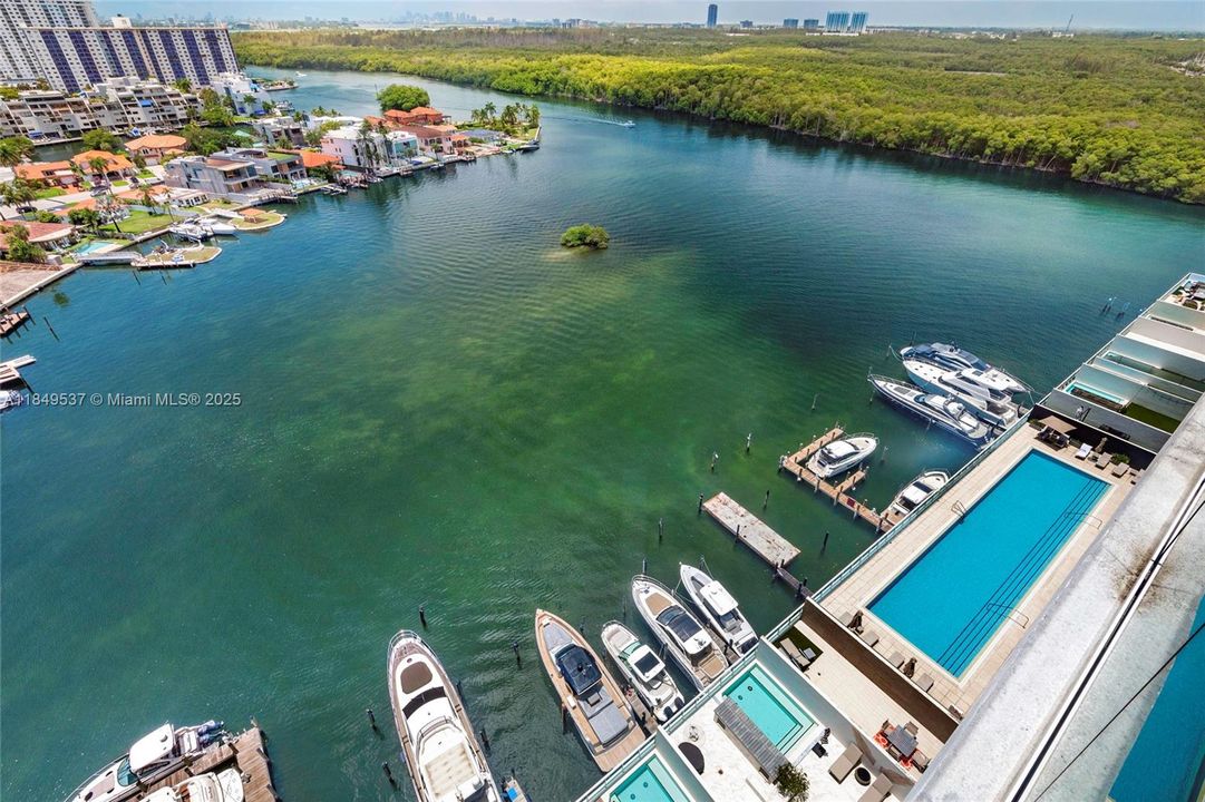 For Sale: $1,194,000 (3 beds, 2 baths, 1705 Square Feet)