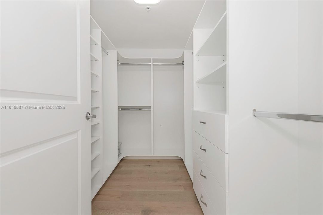 For Sale: $1,194,000 (3 beds, 2 baths, 1705 Square Feet)