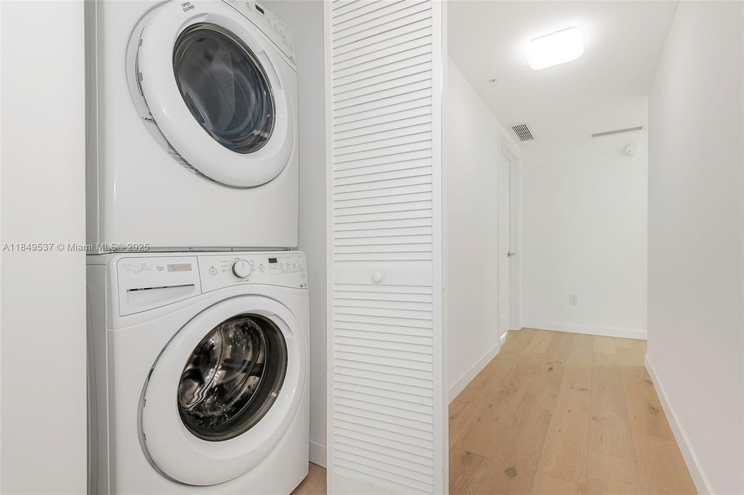 For Sale: $1,194,000 (3 beds, 2 baths, 1705 Square Feet)