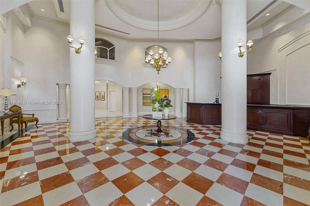 For Sale: $325,000 (1 beds, 1 baths, 919 Square Feet)