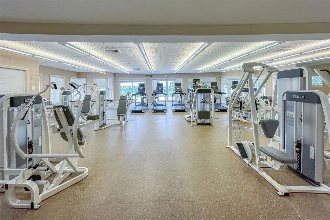 For Sale: $325,000 (1 beds, 1 baths, 919 Square Feet)