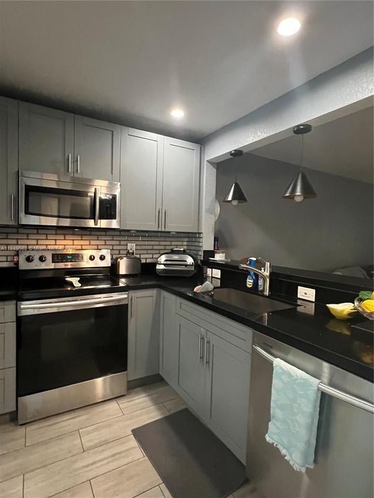 En Venta: $159,900 (2 camas, 2 baños, 880 Pies cuadrados)